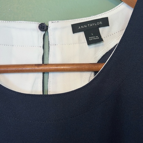 Ann Taylor blouse size Large - Picture 5 of 7